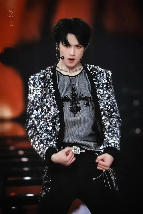 刘耀文last night#92#刘耀文跳舞好帅#    狠狠帅气!