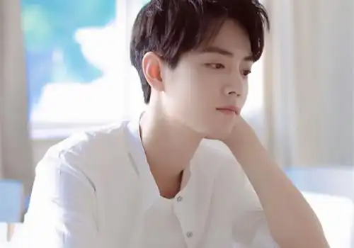 清新帅气肖战图片_阳光明媚的肖战