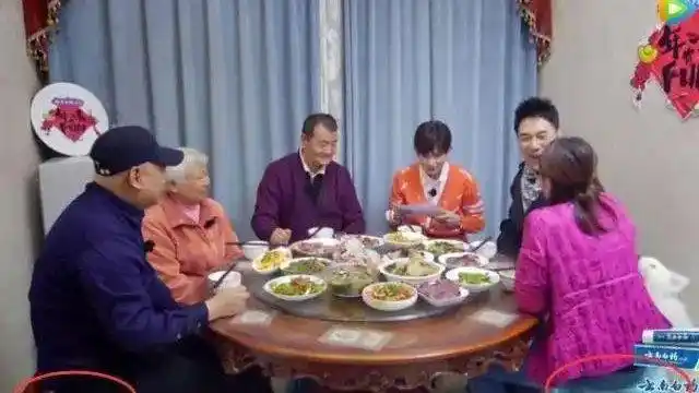 大明星王源重庆的房子曝光,外观有点破,还没有电梯,太省钱了