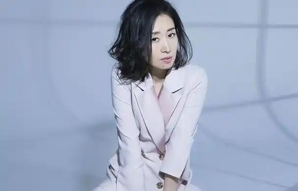 "中年叛逆"刘敏涛:一根冰激凌导致离婚,46岁带女儿活出自我