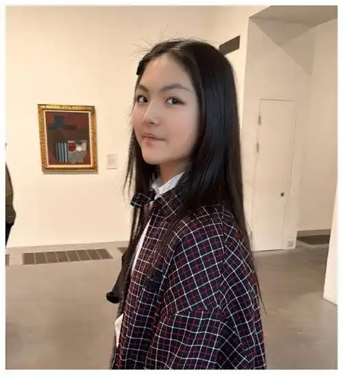李湘晒女儿近照14岁王诗龄背17w包戴3000元发卡网友羡慕