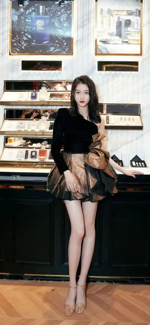 万鹏关晓彤明星丨高清壁纸肤白貌美