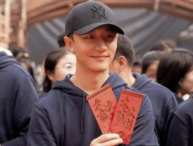 王一博低调现身,清一色实力派主演不追就亏了_演技_黄轩_剧中