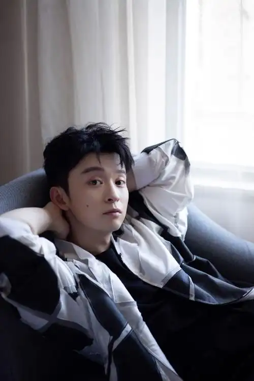 董子健超话第15届#first青年电影展#官方欢迎晚宴,惊人首作推介人