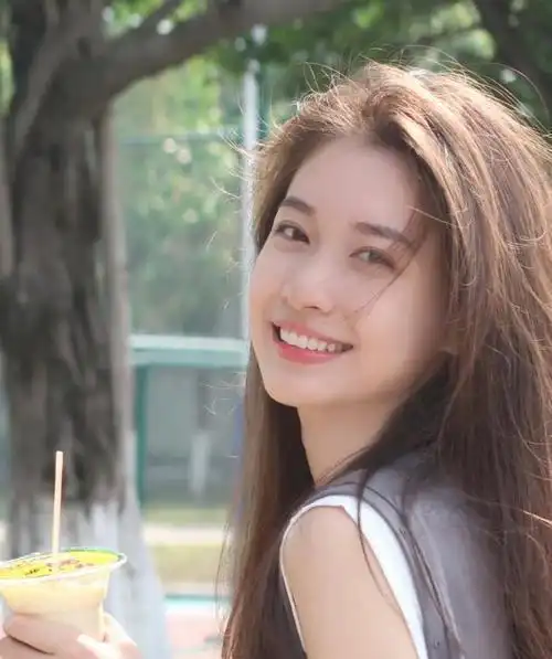 判断一个女人是否老了观察她身上的6个表现藏都藏不了的