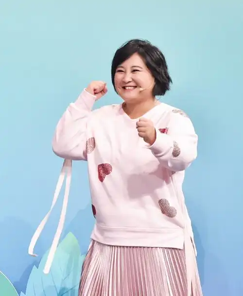 原创贾玲高情商临时救场好看的皮囊千篇一律性感的灵魂万里寻一