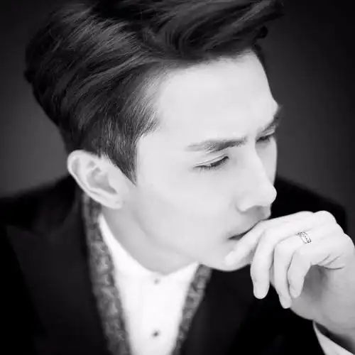 李承铉思考,高清图片,明星-回车图片