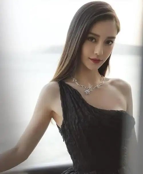 杨颖复出危机:活动冷遇,新歌遭群嘲