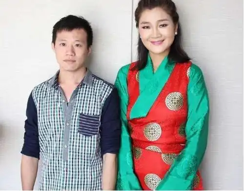 原创降央卓玛的老公,原来是央视工作17年的他,果然是才子配才女