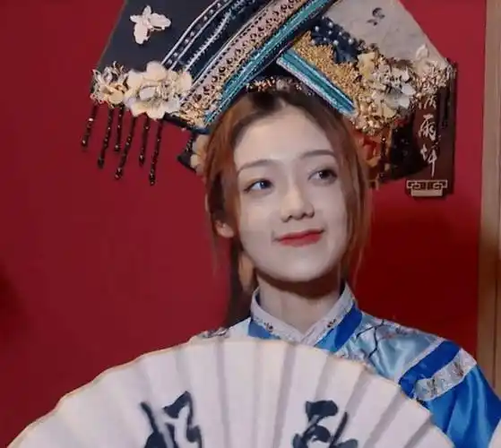 原创硬糖少女集体穿清宫装陈卓璇最古典风范希林是认真的吗