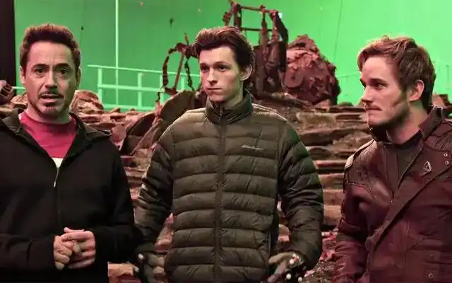 《复仇者联盟3》演员阵容有多强?一张片场照片