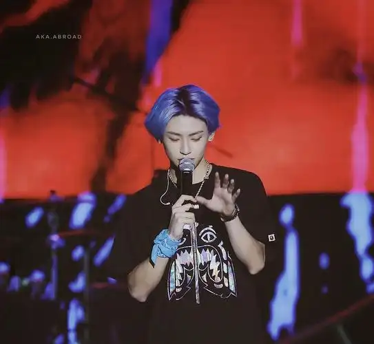 调色盘王琳凯-那些年小鬼染过的各种各样颜色的头发 已经集齐彩虹色