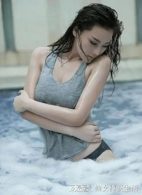 张馨予写真曝光! 水中上演湿身魅力舞蹈, 网友瞬间霸屏