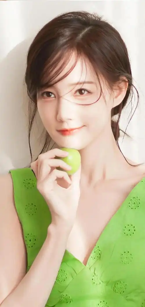 壁纸李一桐甜美写真