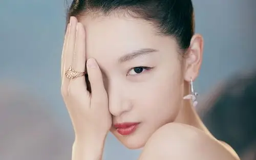 周冬雨性感灵动写真桌面壁纸