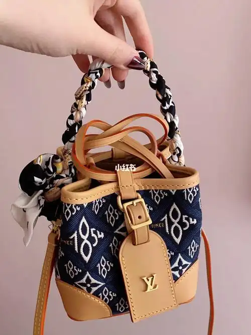 怎么样_束发带_口红_迷你_粉饼_种草_元旦去哪玩_lv包包_时尚_箱包