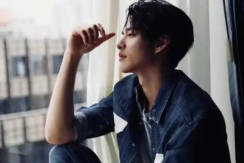 曹佑宁化身牛仔型男 "滤镜系"男友撩力满格