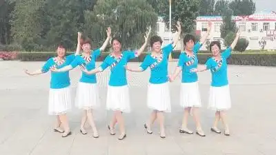 雪梅广场舞《爱上一朵花》