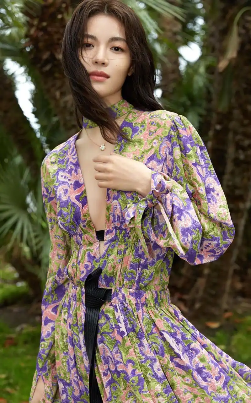 钟楚曦性感深v长裙写真图片