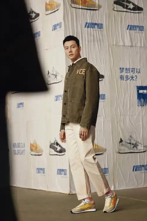 陈伟霆飞行夹克造型