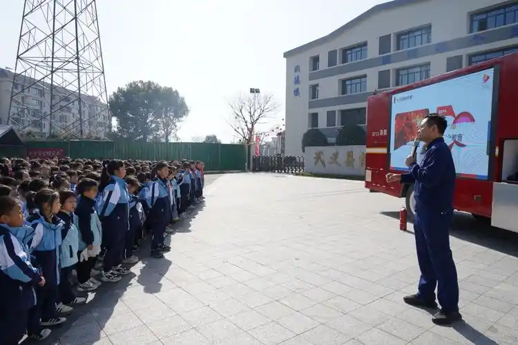 武义大队开展春季消防演练进校园活动
