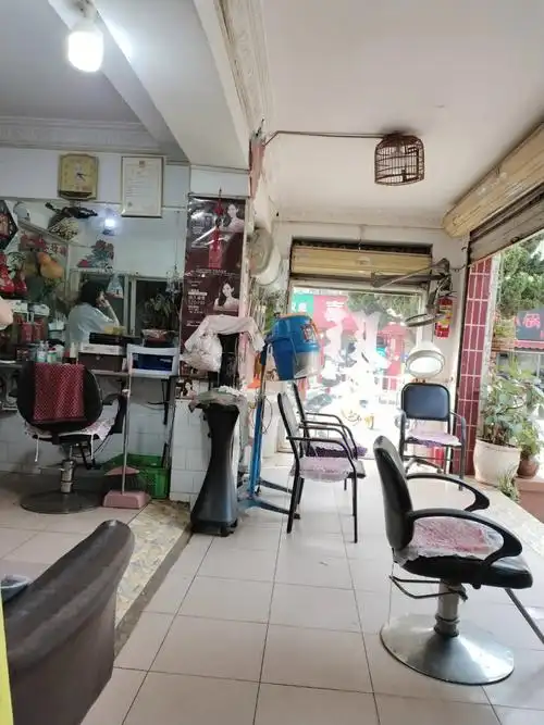 老店烫发需谨慎