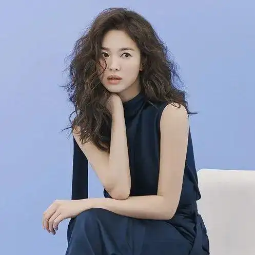 想换上宋慧乔的浪漫卷发感受春天