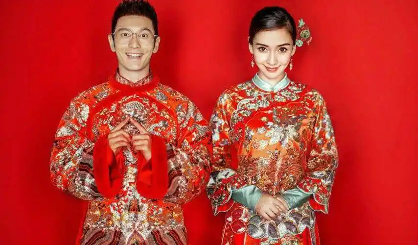 从世纪婚礼到低调隔空传情,黄晓明和杨颖葫芦里到底卖的什么药?