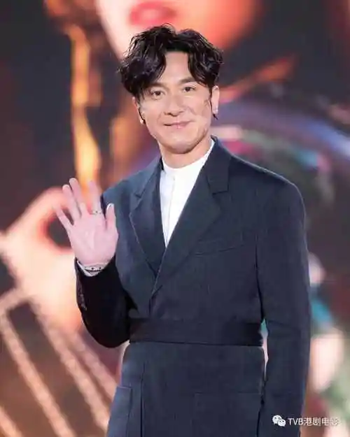 张智霖身高180cm.黄宗泽身高180cm.