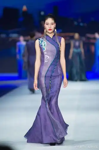 辽宁沈阳:第二届中国旗袍文化节举行,美女模特时尚走秀!