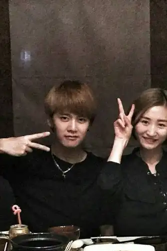 任嘉伦秀娃让粉丝猝不及防,网友:撒的一手好狗粮!_妈妈_爸爸_小宝宝