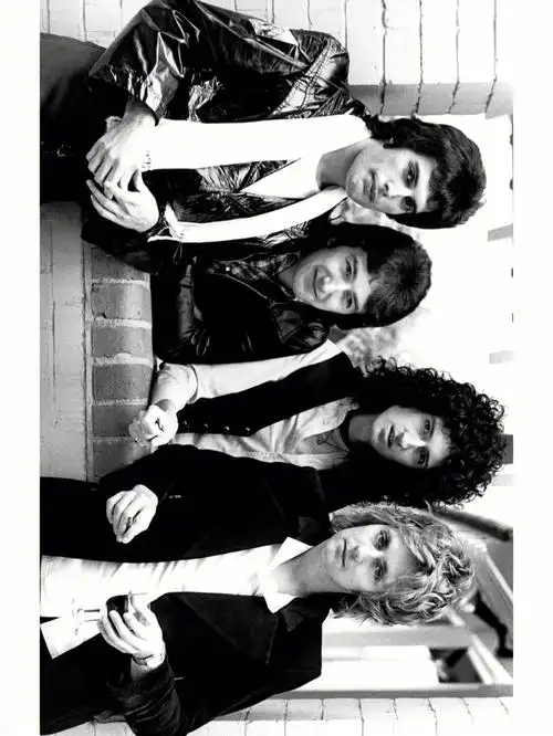 最爱的华丽摇滚乐队queen