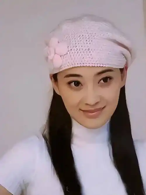 梅婷年轻时的照片有很多.各个角度都很美,赏心悦目.6.迪丽热巴7.