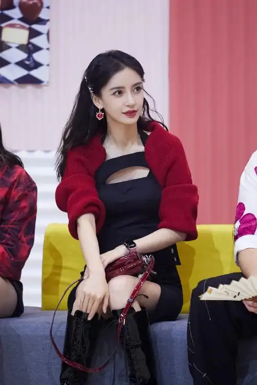 angelababy双丸子头造型##angelababy女团风造型剧照