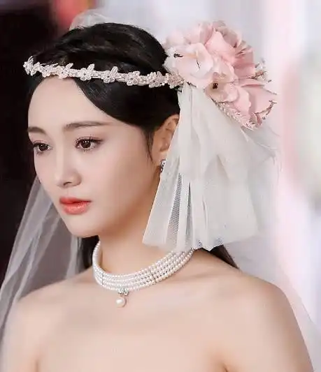 郑爽"婚纱照"被疯传,看清照片里的她,终于回归正常颜值了!