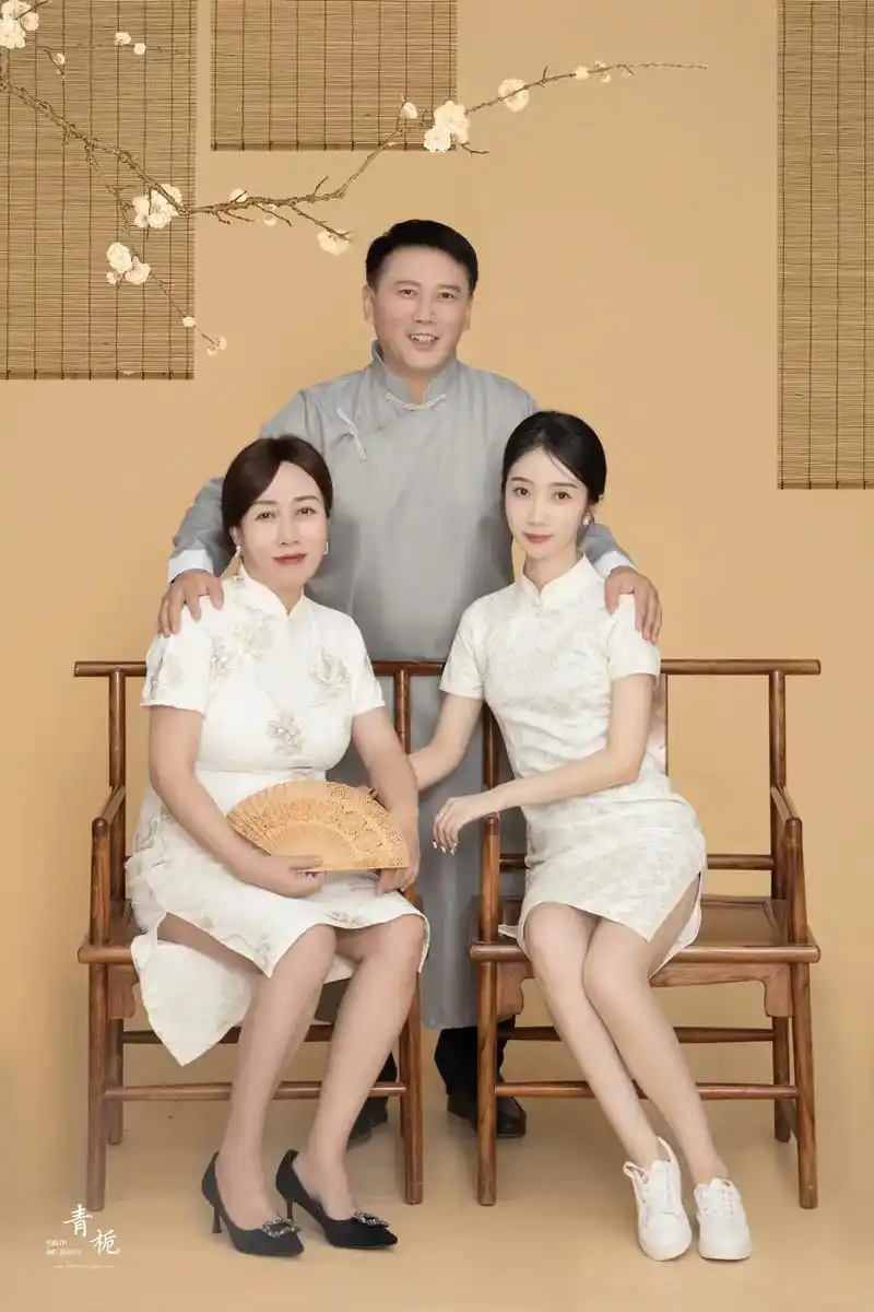 工笔画全家福/民国风写真.#全家福 #旗袍 #记录幸福时刻  - 抖音