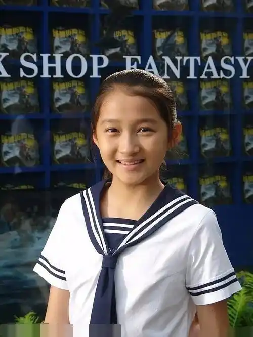 小时候的关晓彤和洛洛