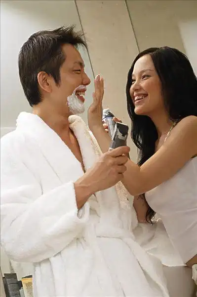 伴侣,浴室,女人,施用,剃须膏,男人,鼻子