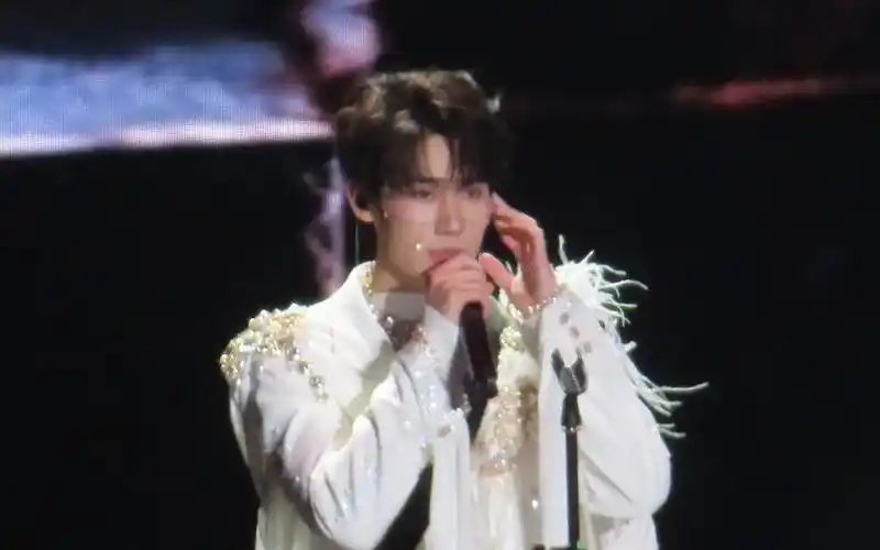 张真源演唱会solo纯生饭拍《爱在终局之前》| 231119楼外楼澳门演唱会