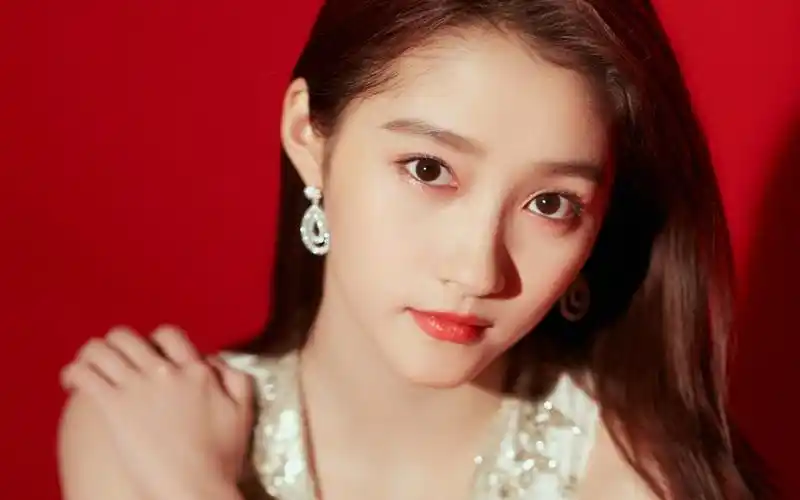 关晓彤长裙图片壁纸88