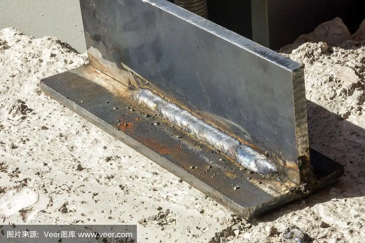 角焊缝和焊工试件的视图.