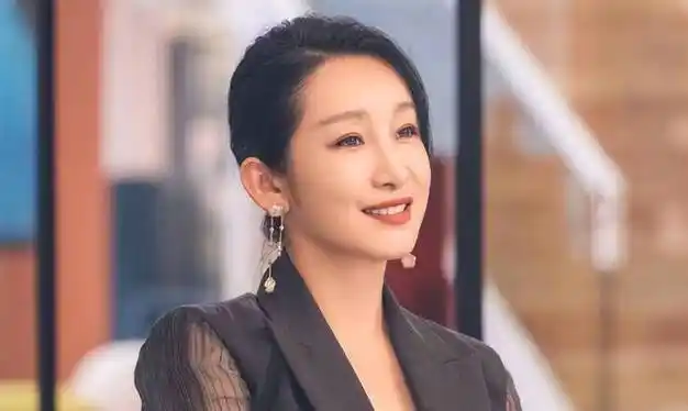 秦海璐成花儿与少年里隐形大姐细心周到游刃有余网友大赞