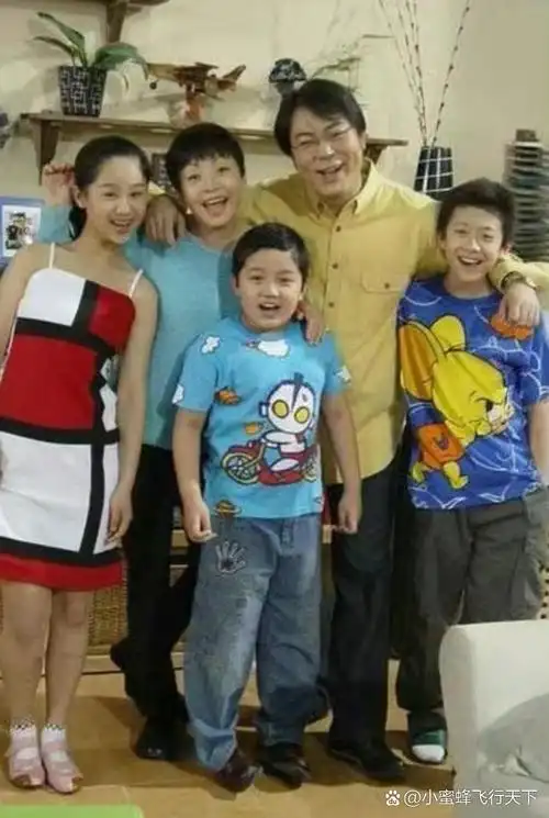 回想当年拍摄《家有儿女》时,该外遇对象还只是个幼儿园孩童.