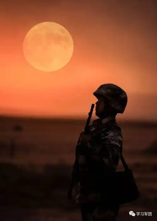 月下大片,专属定制!_军人_明月_万家灯火