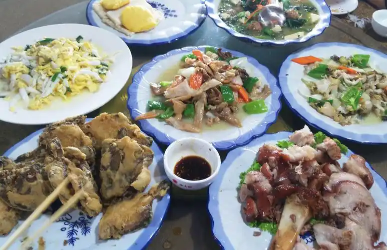 这一桌农家菜,5菜1汤,有鱼有肉有海鲜,6人花了480元,还真不贵