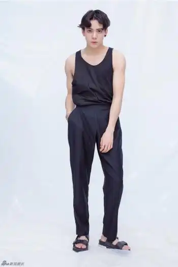 曾舜晞清凉背心秀胸肌 硬朗帅气展男友力