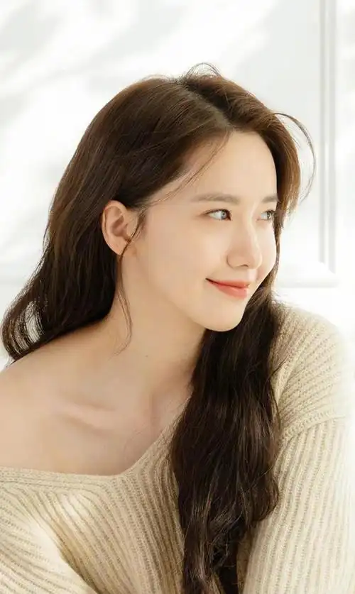 数十年如一日的好看林允儿优雅美丽明艳动人