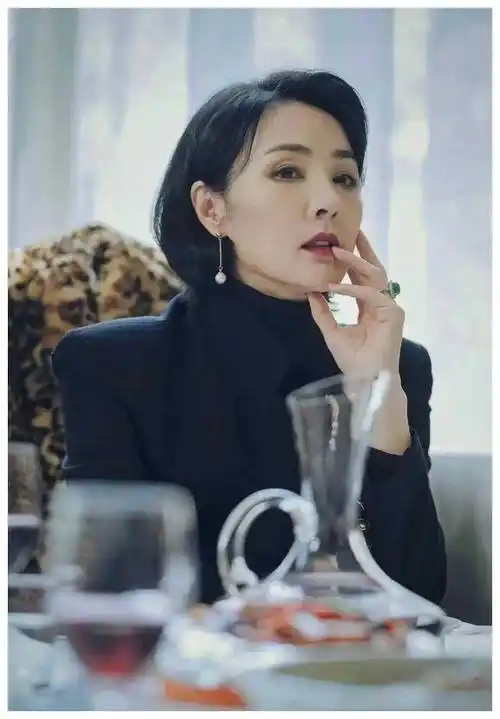 戏外守身50年,赤裸上阵不再,谁是这位没对下面的50岁女演员?