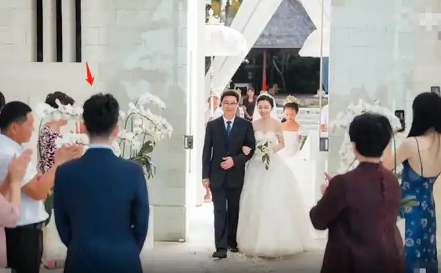 孟鹤堂结婚粉丝却不知情婚纱照曝光看清嫂子颜值怪不得要藏着