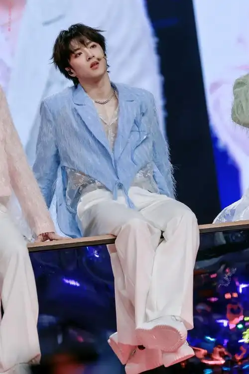 刘耀文一对一教粉丝手势舞